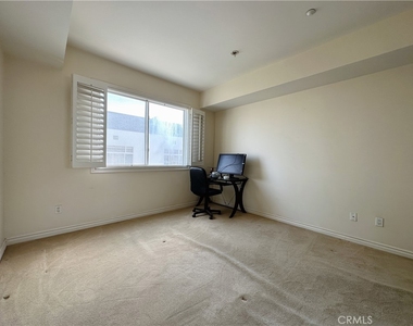 320 S Willaman Drive - Photo Thumbnail 20
