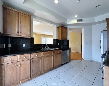 320 S Willaman Drive - Photo Thumbnail 15