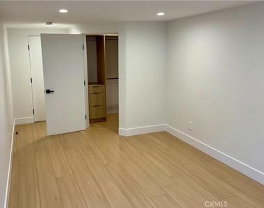 12820 Bloomfield Street - Photo Thumbnail 8