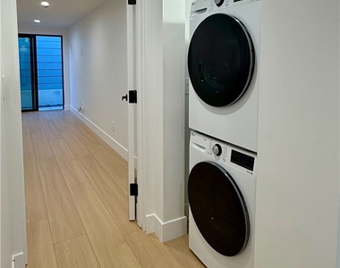 12820 Bloomfield Street - Photo Thumbnail 9