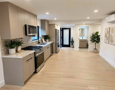 12820 Bloomfield Street - Photo Thumbnail 2