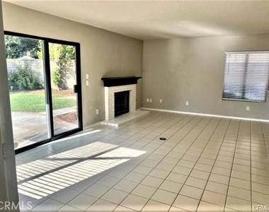 23491 Thornewood - Photo Thumbnail 8