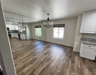 15750 Devonshire Street - Photo Thumbnail 6
