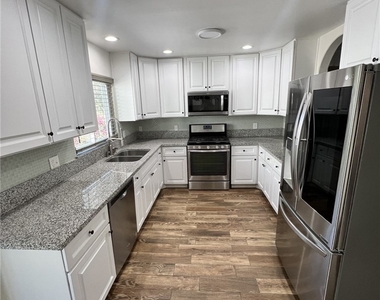 15750 Devonshire Street - Photo Thumbnail 7