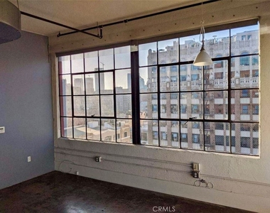 315 E 8th Street - Photo Thumbnail 3