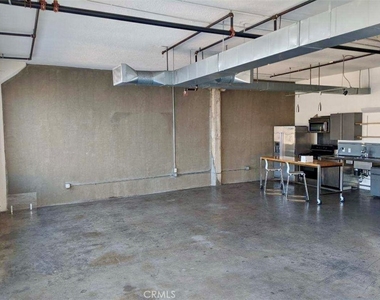 315 E 8th Street - Photo Thumbnail 4