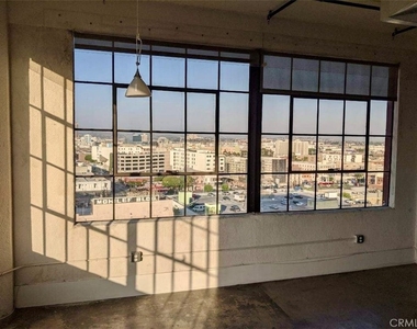 315 E 8th Street - Photo Thumbnail 7