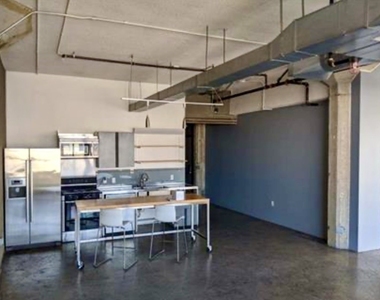 315 E 8th Street - Photo Thumbnail 9