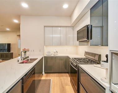 820 S Wilton - Photo Thumbnail 12