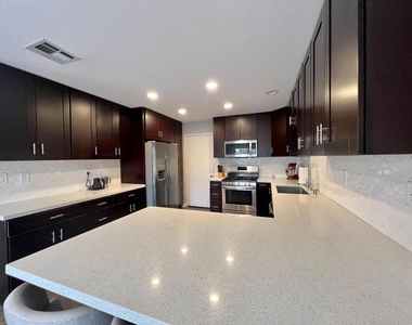 532 Dakota Way - Photo Thumbnail 7