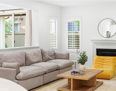 37 Roycroft - Photo Thumbnail 2