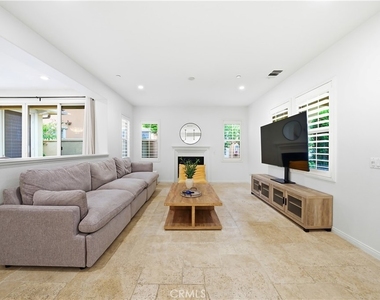 37 Roycroft - Photo Thumbnail 3