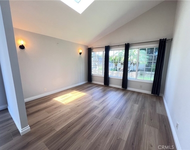 17712 Manchester Avenue - Photo Thumbnail 2
