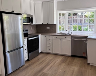 17712 Manchester Avenue - Photo Thumbnail 3