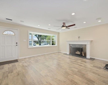 3419 Flora Vista Avenue - Photo Thumbnail 2