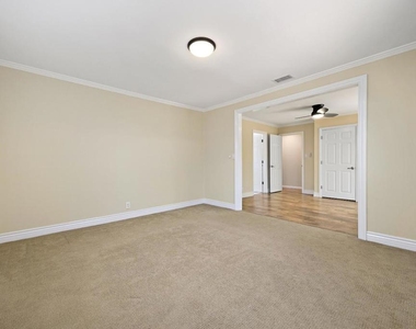 3419 Flora Vista Avenue - Photo Thumbnail 8