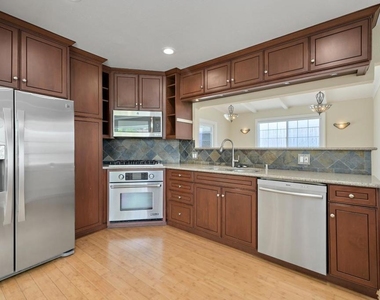 3419 Flora Vista Avenue - Photo Thumbnail 4