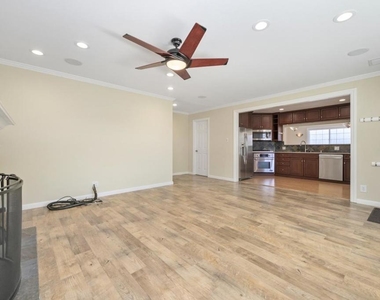 3419 Flora Vista Avenue - Photo Thumbnail 3