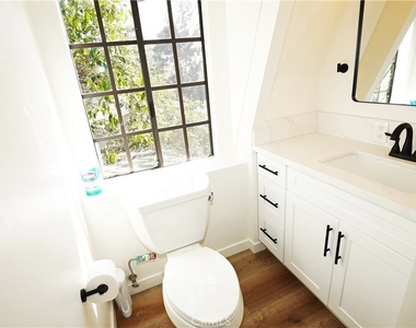 2615 Manhattan - Photo Thumbnail 27