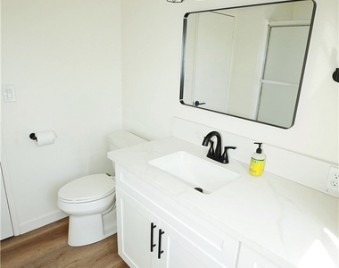 2615 Manhattan - Photo Thumbnail 16