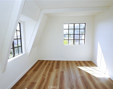 2615 Manhattan - Photo Thumbnail 34
