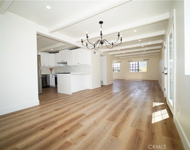 2615 Manhattan - Photo Thumbnail 4