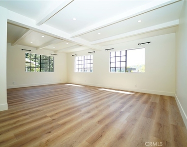 2615 Manhattan - Photo Thumbnail 5