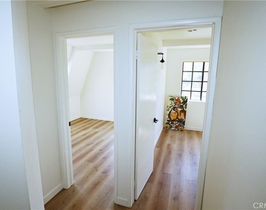 2615 Manhattan - Photo Thumbnail 13