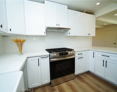 2615 Manhattan - Photo Thumbnail 9