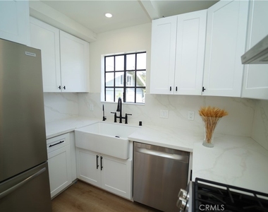 2615 Manhattan - Photo Thumbnail 8