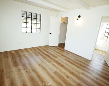 2615 Manhattan - Photo Thumbnail 15