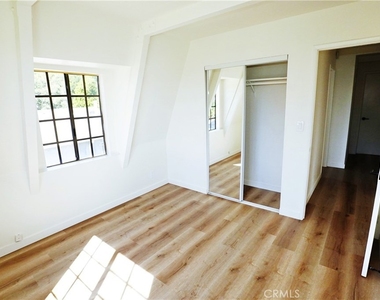 2615 Manhattan - Photo Thumbnail 24