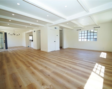 2615 Manhattan - Photo Thumbnail 3