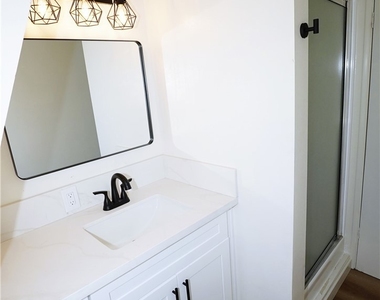 2615 Manhattan - Photo Thumbnail 29