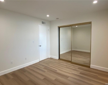 124 S Belmont Street - Photo Thumbnail 12