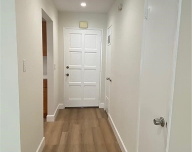 124 S Belmont Street - Photo Thumbnail 3