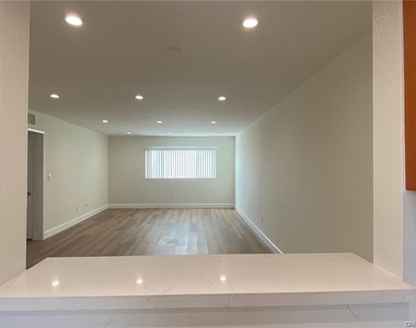 124 S Belmont Street - Photo Thumbnail 8