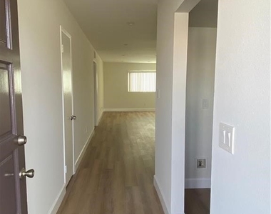 124 S Belmont Street - Photo Thumbnail 2