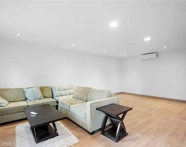 10377 Mcbroom Street - Photo Thumbnail 2