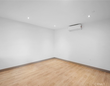 10377 Mcbroom Street - Photo Thumbnail 6