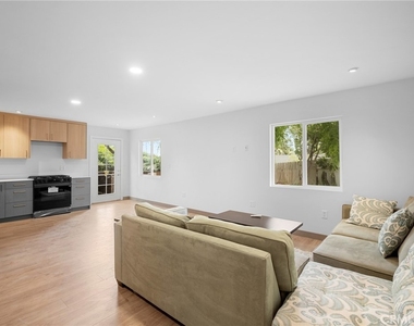 10377 Mcbroom Street - Photo Thumbnail 4