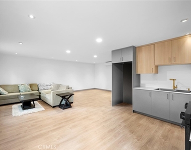 10377 Mcbroom Street - Photo Thumbnail 1