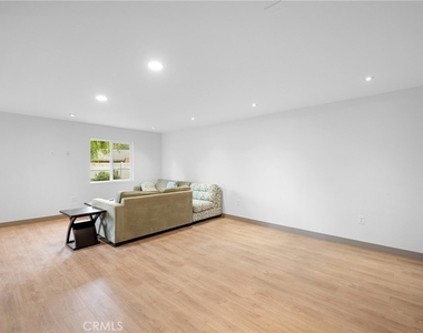 10377 Mcbroom Street - Photo Thumbnail 7