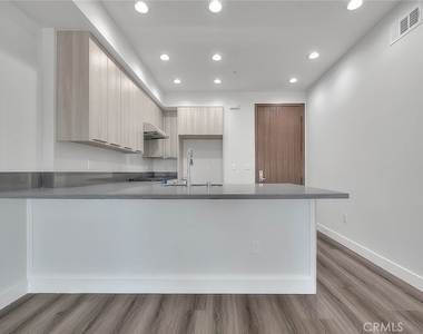 501 W Foothill Boulevard - Photo Thumbnail 5