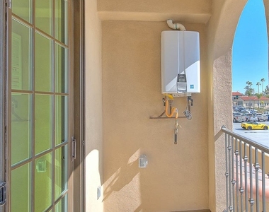 501 W Foothill Boulevard - Photo Thumbnail 8
