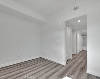 501 W Foothill Boulevard - Photo Thumbnail 10