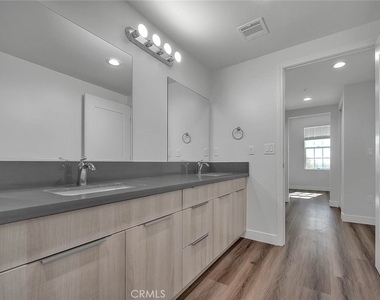 501 W Foothill Boulevard - Photo Thumbnail 14