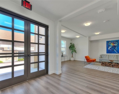 501 W Foothill Boulevard - Photo Thumbnail 18