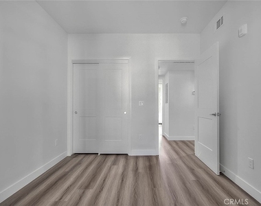 501 W Foothill Boulevard - Photo Thumbnail 17