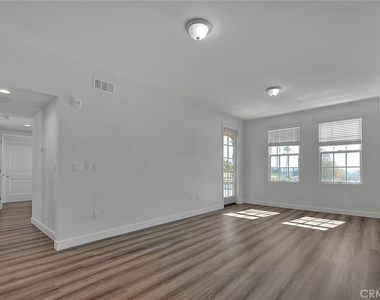 501 W Foothill Boulevard - Photo Thumbnail 7